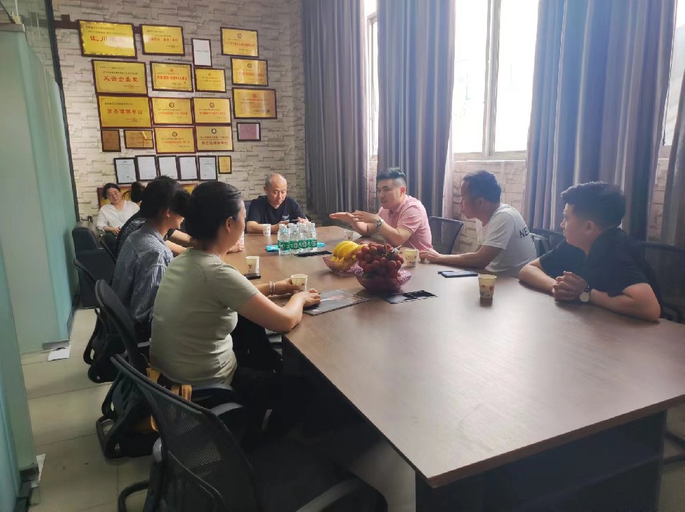 四川服装协会莅临我公司观摩指导